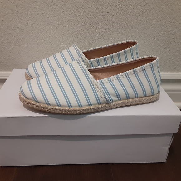 Saks Fifth Avenue - Picture 1 of 4